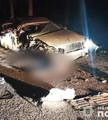 На Дрогобиччині нетверезий водій &quot;мерса&quot; в’їхав у дерево: помер пасажир