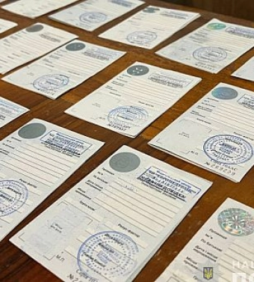 Мешканець Дніпропетровщини організував злочинне угрупування, яке підробляло документи