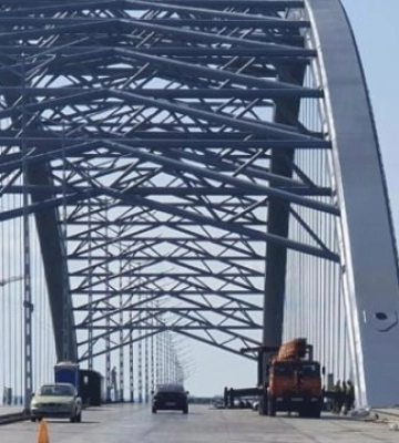 Завищив на 24 млн гривень витрати на оренду техніки для будівництва Подільського мосту: прокуратура викрила підрядника
