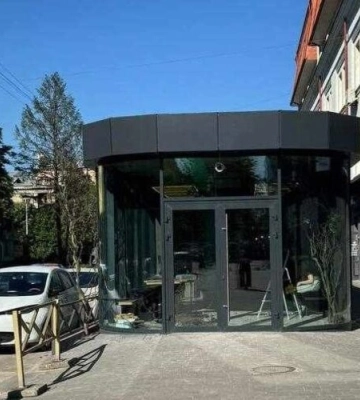 У Львові захопили тротуар і здають в оренду