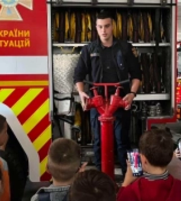 Первомайським школярам провели екскурсію у рятувальників