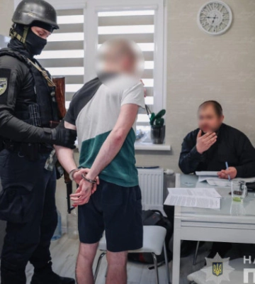 Від $300 до $700 за водійське чи посвідки на проживання за кордоном: ліквідовано мережу типографій