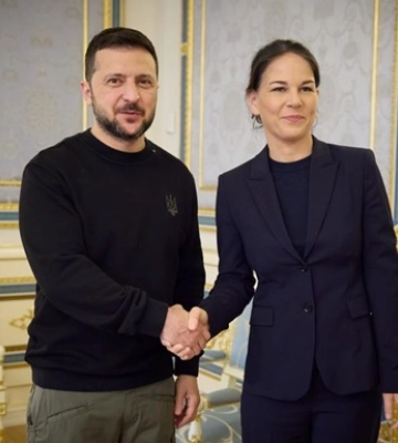 Зеленський обговорив із Бербок постачання комплексів ППО