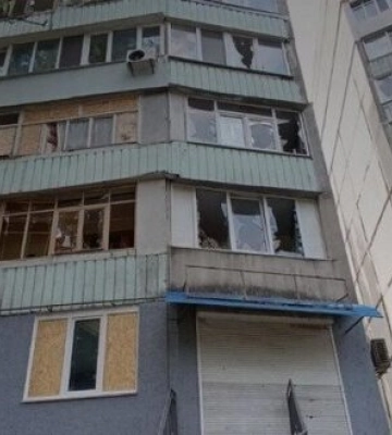 Окупанти атакували Корабельний район Херсону: Троє осіб зазнали поранень, серед них 15-річний підліток
