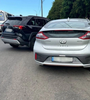 У Луцьку на Карпенка Карого - аварія за участі двох автівок