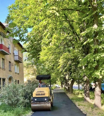 У Черкасах тривають ремонтні роботи по вулиці Петра Дорошенка (ФОТО)