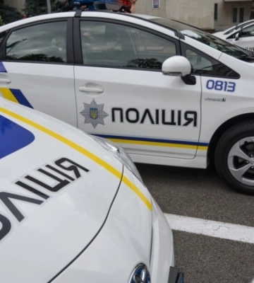 Ворог ударив FPV-дроном по автомобілю поліції у Вовчанську, є постраждалий