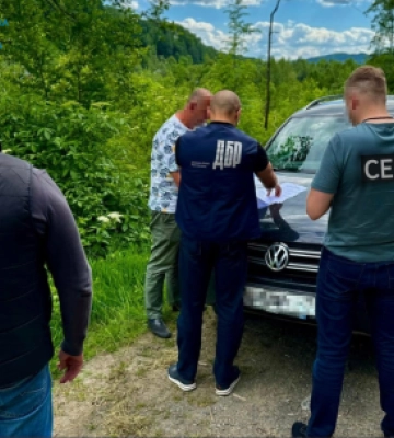 На Тячівщині лісничого підозрюють у незаконній рубці, що спричинило збитки на 1,4 млн грн