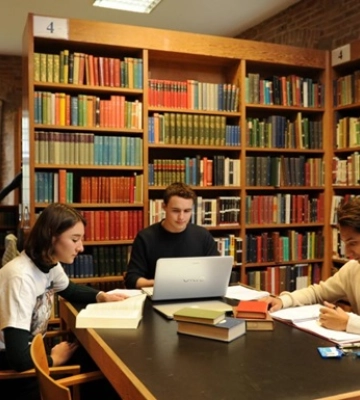 Стало известно, сколько книг списали в библиотеках Украины за два года
