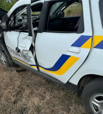Ворог ударив FPV-дроном по автомобілю поліції у Вовчанську, є постраждалий