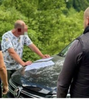 На Закарпатті одного з керівників Карпатського лісового офісу підозрюють у налагодженій корупційній схемі