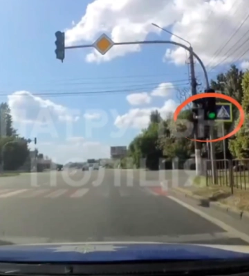 На Киевщине полиция оштрафовала женщину, которая перешла дорогу на красный сигнал светофора