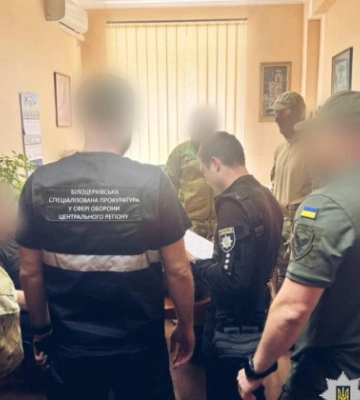 На Киевщине руководителя предприятия подозревают в поставке некачественной военной одежды