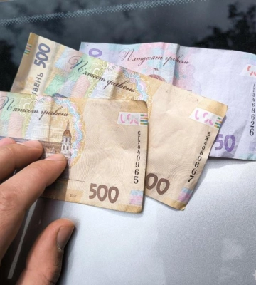 Вирвав із рук гаманець із грішми та документами: дубенські поліцейські затримали грабіжника