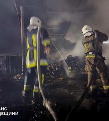 В Одеській області загорівся склад