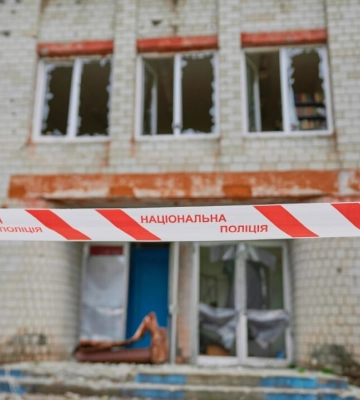 Армія РФ вдарила по центру Чугуєва, постраждала жінка