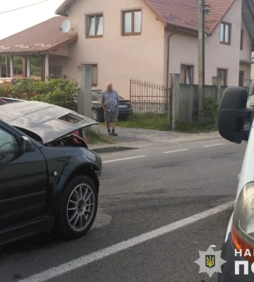 На Львівщині зіткнулася «Шкода» з мікроавтобусом «Рено»: постраждали дві людини, - ФОТО