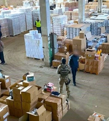 На Прикарпатті виявили цех, де масово підробляли побутову хімію світових брендів