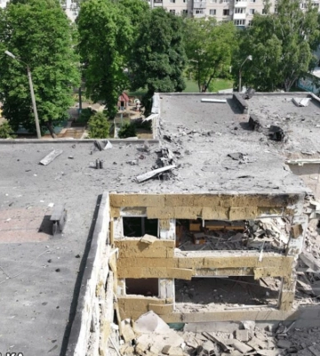 Россия ударила по центру Чугуева: ранена женщина, поврежден детский сад