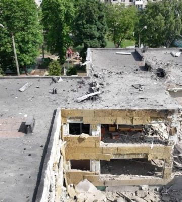 Армія РФ вдарила по центру Чугуєва, постраждала жінка