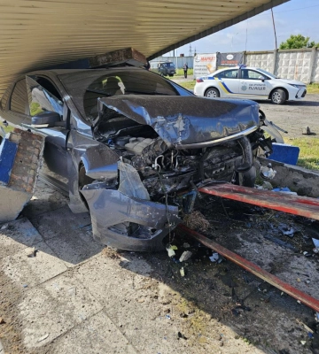 У Дубні водій легковика «припаркувався» на зупинці громадського транспорту (ВІДЕО)