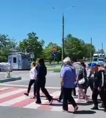 Малоизвестная коммерческая структура заблокировала дорогу к Одесскому припортовому заводу (видео)