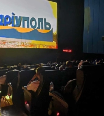 МАНІПУЛЯЦІЯ: У «20 днів у Маріуполі» використали кадри з російського фільму «Іграшки для Порошенка»