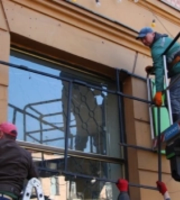 В Ужгороді демонтують самовільно встановлені тимчасові споруди: адреси
