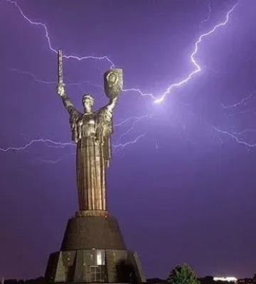 &quot;Жовтий&quot; рівень небезпечності: у Києві оголосили попередження про грозу