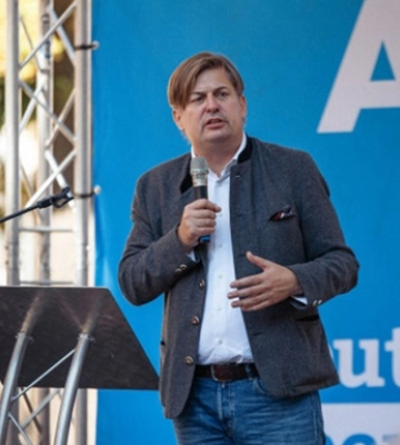 Кандидат до Європарламенту від Альтернативи для Німеччини припиняє кампанію