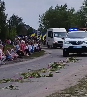 Залишилася мати, яка чекала сина з війни: на Волинь «на щиті» привезли Героя Миколу Жука