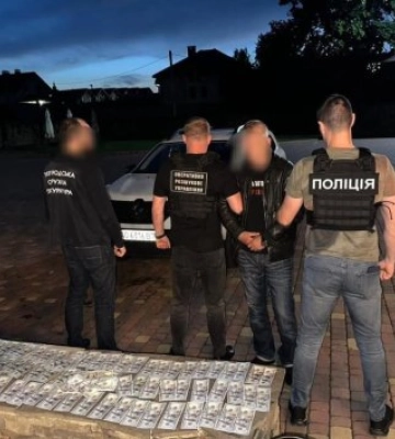 «Трансфер» за 18000: «Клієнтів» висадили на півдорозі та втекли