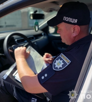 Білопільські поліцейські викрили чоловіка у використанні підробленого документа