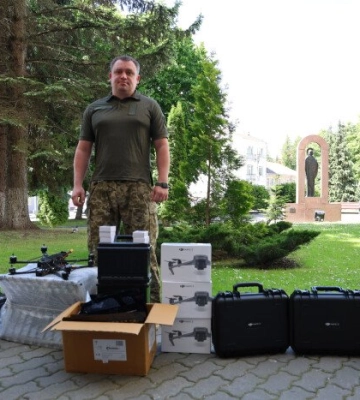 Квадрокоптери, металошукачі та акумуляторні батареї: захисники отримали чергову допомогу з Луцька