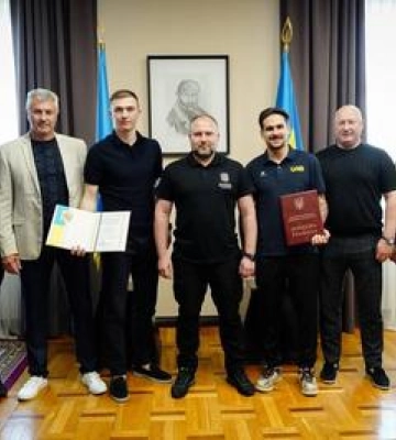 Філіп Пронін зустрівся з гравцями та тренером хокейної команди Кременчук