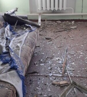 Росіяни здійснили 20 атак на Нікопольщину: пошкоджено будинки, магазин, адмінбудівлю, агрофірму і транспорт. ФОТОрепортаж