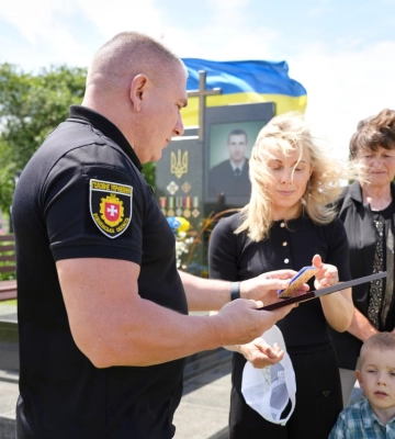 Друга річниця загибелі бійців спецпідрозділу &quot;Сафарі&quot;: у Запоріжжі відкрили меморіал пам&#039;яті полеглим