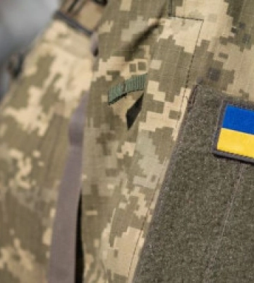 Люди у військовій формі побили чоловіка у Харкові та обматюкали жінку: поліція спостерігала