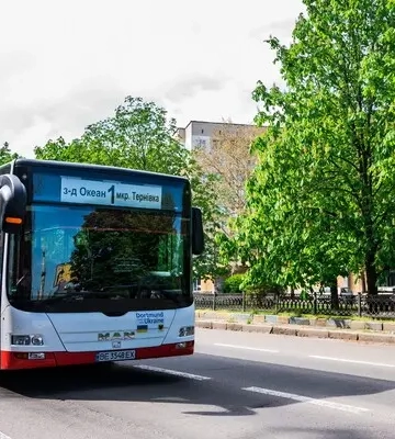 У Миколаєві скорочують кількість автобусів через мобілізацію водіїв