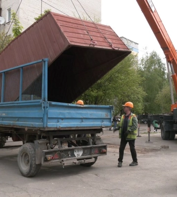 Незаконні гаражи, огорожі та камʼяні прибудови: у Дніпрі демонтують майже 100 споруд