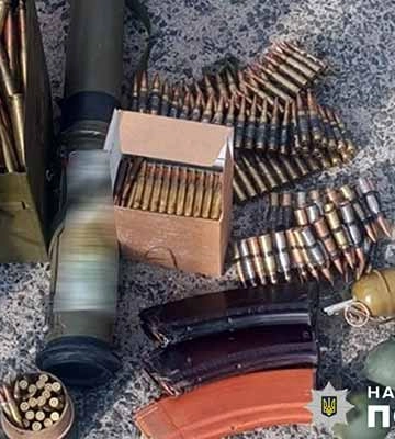 Поліція Полтавщини вилучила у 33-річного мешканця сусідньої області зброю та боєприпаси