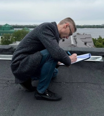 Нові труби та відремонтована покрівля: у Дніпрі черговий по місту перевірив якість проведених ремонтів у будинках ОСББ та ЖБК