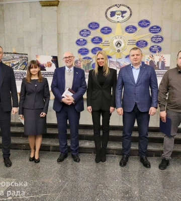 Посол Радек Пех та мер Дніпра Борис Філатов взяли участь у відкритті виставки до 20-ї річниці членства Чехії в ЄС