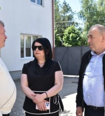 Виконуючий повноваження голови Закарпатської обласної ради Василь Дем’янчук та керуюча справами Мирослава Ливч, сьогодні із&amp;hellip;