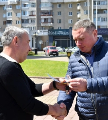 Два ліцеї на Волині отримали шкільні автобуси від благодійників зі Швеції