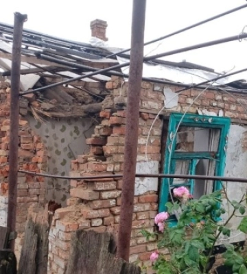 У Нікополі через ворожий обстріл зруйновані будинки, гуртожиток та лінія електропередач