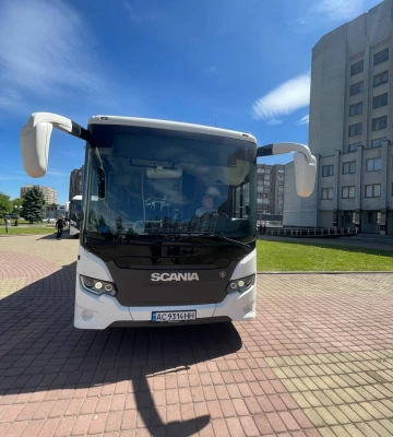 Два ліцеї на Волині отримали шкільні автобуси від благодійників зі Швеції