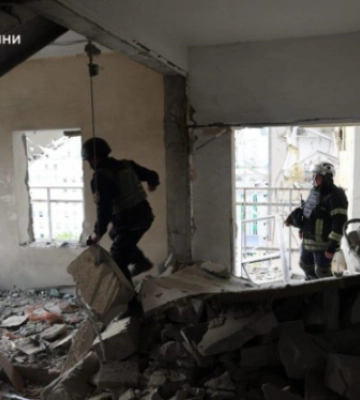 росіяни вдарили по багатоповерхівці у Харкові, є поранені - міський голова