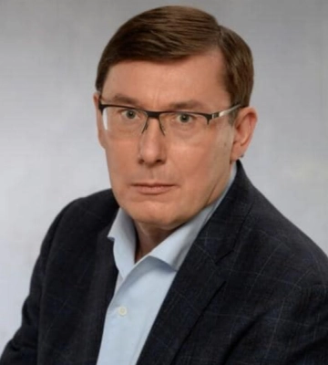 Луценко: В баню в СИЗО все ходили с газетками. Там было 200 туберкулезников и 20 больных СПИДом. Ты должен был постоянно стелить газетку, чтобы уменьшить контакт с заражением Луценко: В баню в СИЗО все ходили с газетками. Там было 200 туберкулезников и 20 больных СПИДом. Ты должен был постоянно стелить газетку, чтобы уменьшить контакт с заражением