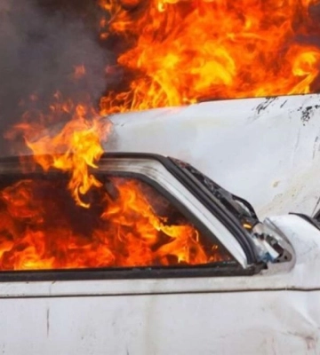 На Дніпропетровщині вибухнув автомобіль з чоловіком всередині
